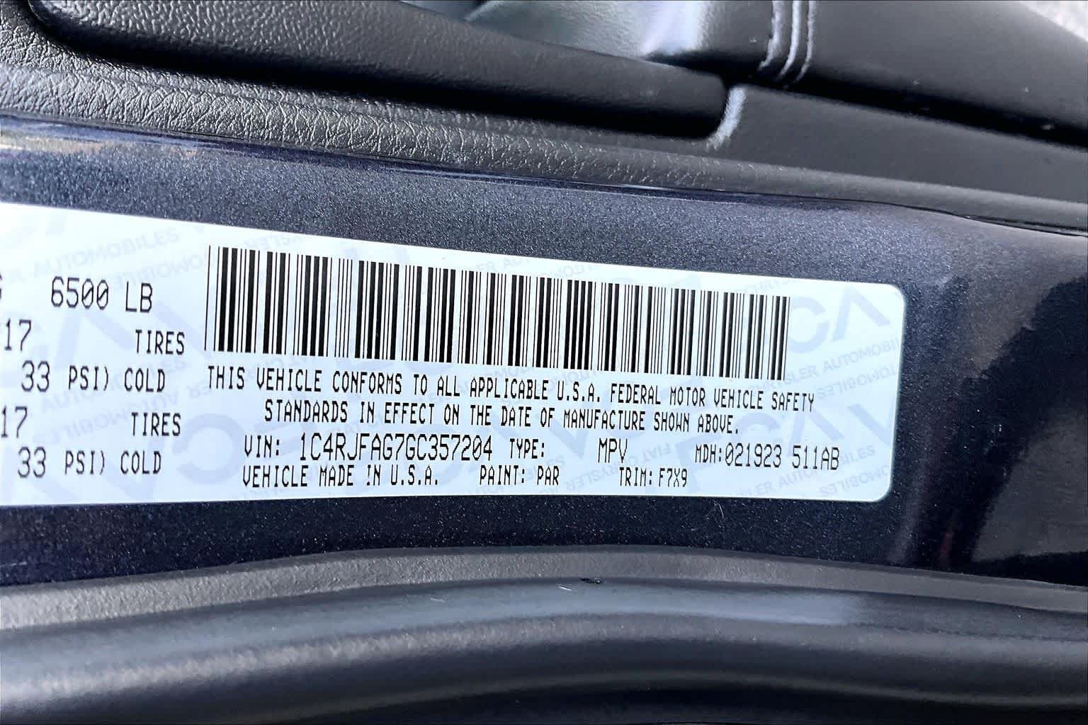 Used 2016 Maximum Steel Metallic Clearcoat Jeep Laredo image 32
