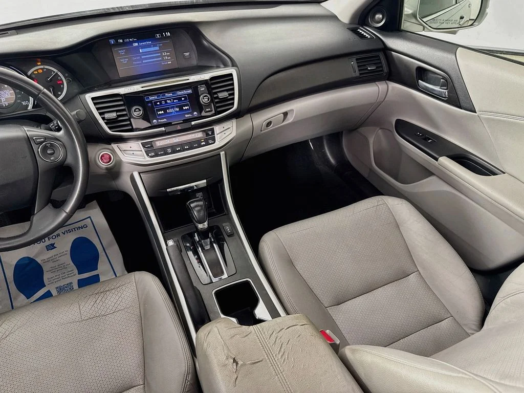 Used 2014 Silver Honda EX-L image 29