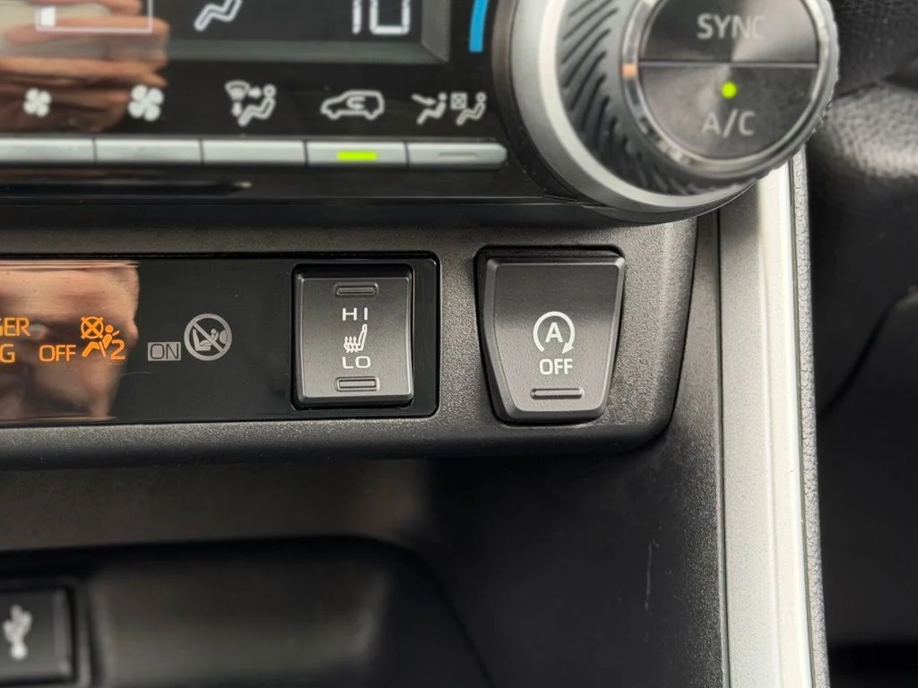 Used 2021 Silver Toyota XLE image 18