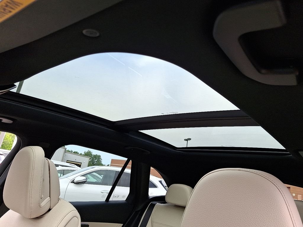 New 2027 Polar White Mercedes-Benz GLC 300 image 10