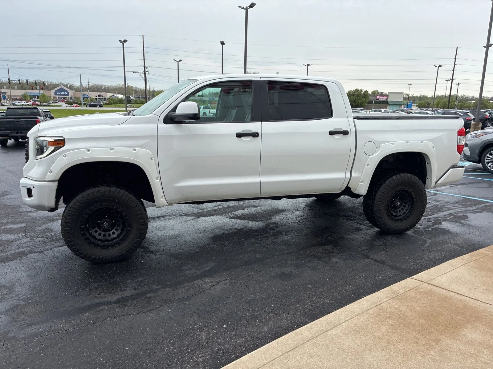 Used 2018  Toyota SR5 image 6