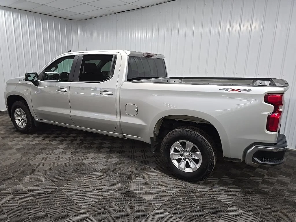 Used 2019 Silver Ice Metallic Chevrolet LT image 4