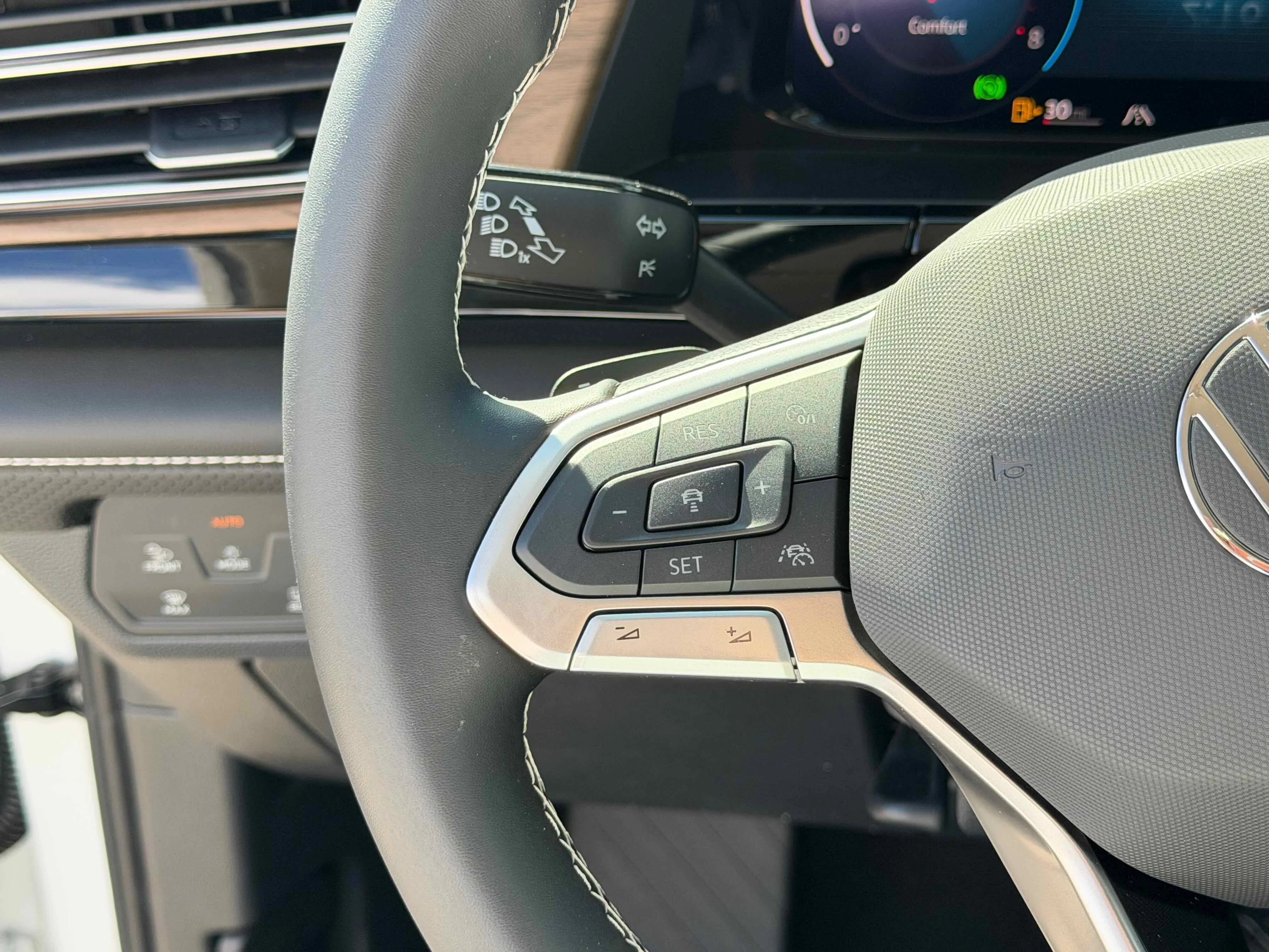 New 2026 Opal White Volkswagen 2.0T SE w/Technology image 18