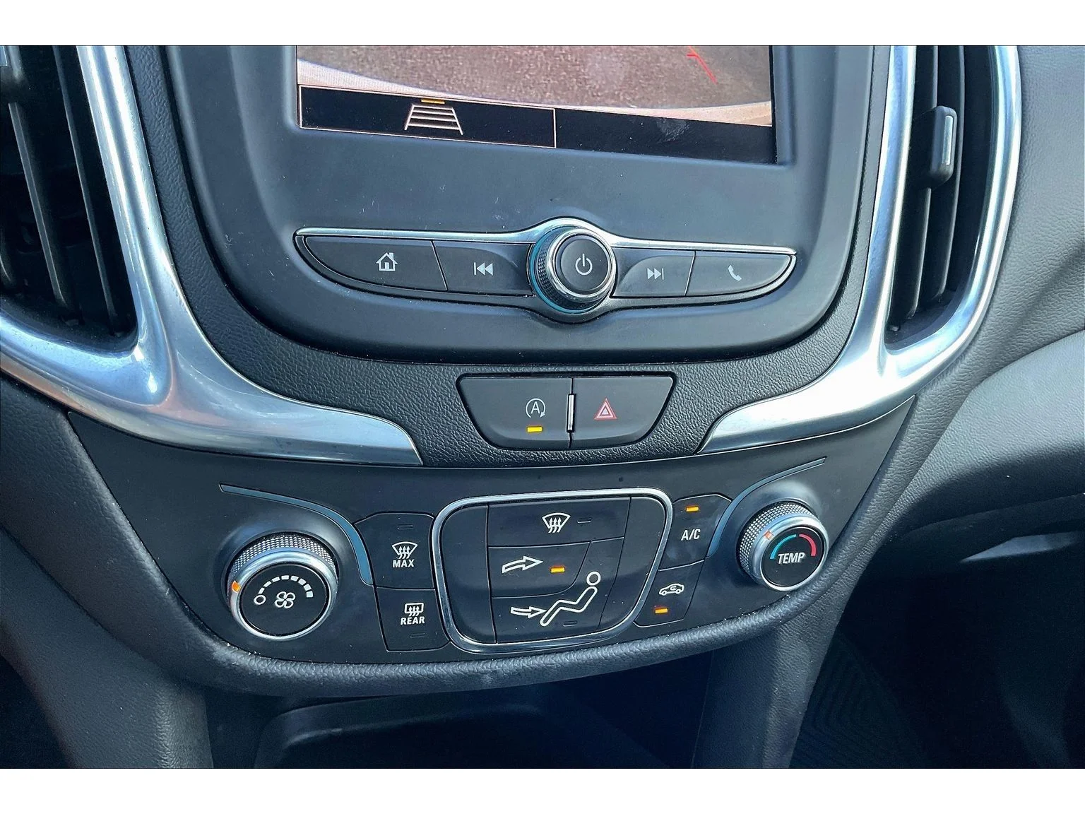 Used 2023 SUMMIT WHITE Chevrolet LT image 21