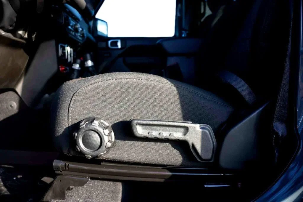 New 2025 Gray Jeep Mojave image 11