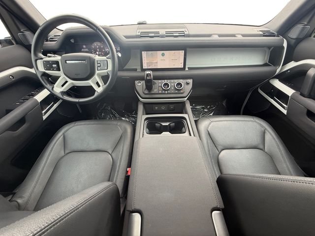 Used 2023 White Land Rover SE image 12