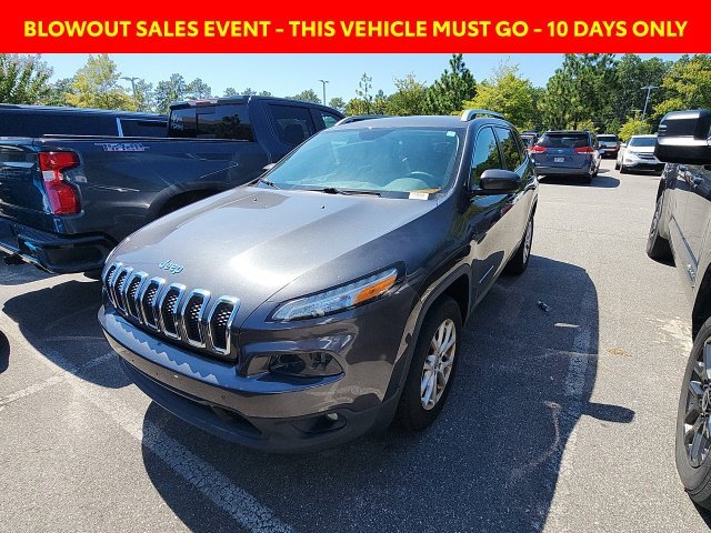 Used 2016 Gray Jeep Latitude image 4