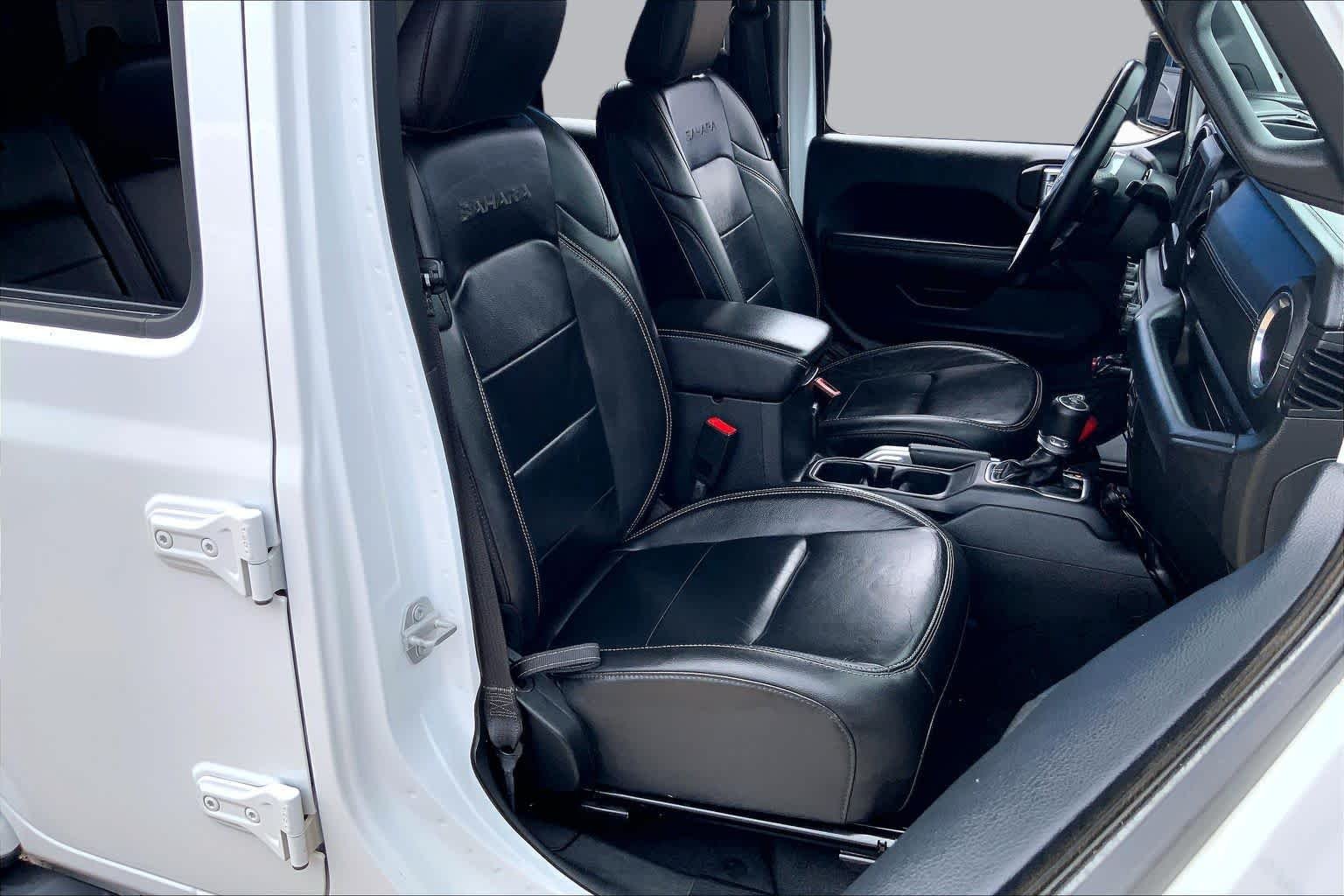 Used 2018 Bright White Clearcoat Jeep Sahara image 8