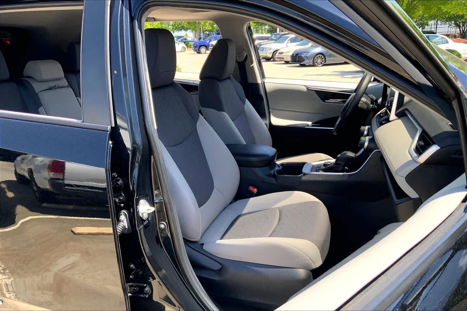 2024 Toyota RAV4 XLE - Photo 9