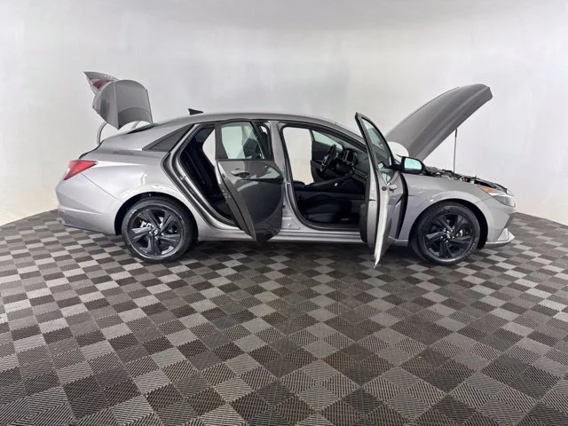 Used 2023 Silver Hyundai SEL image 14
