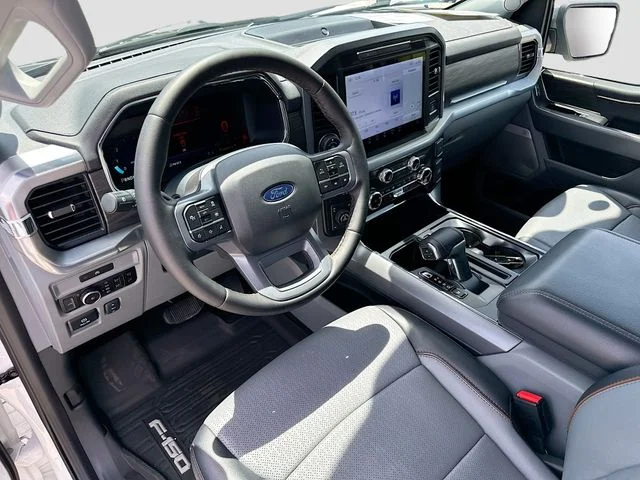 Used 2025 White Ford Lariat image 9