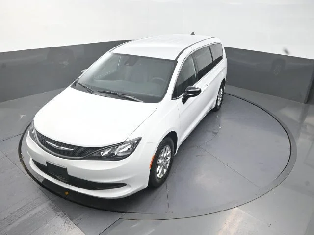 New 2027 Bright White Clear-Coat Paint Chrysler LX image 12