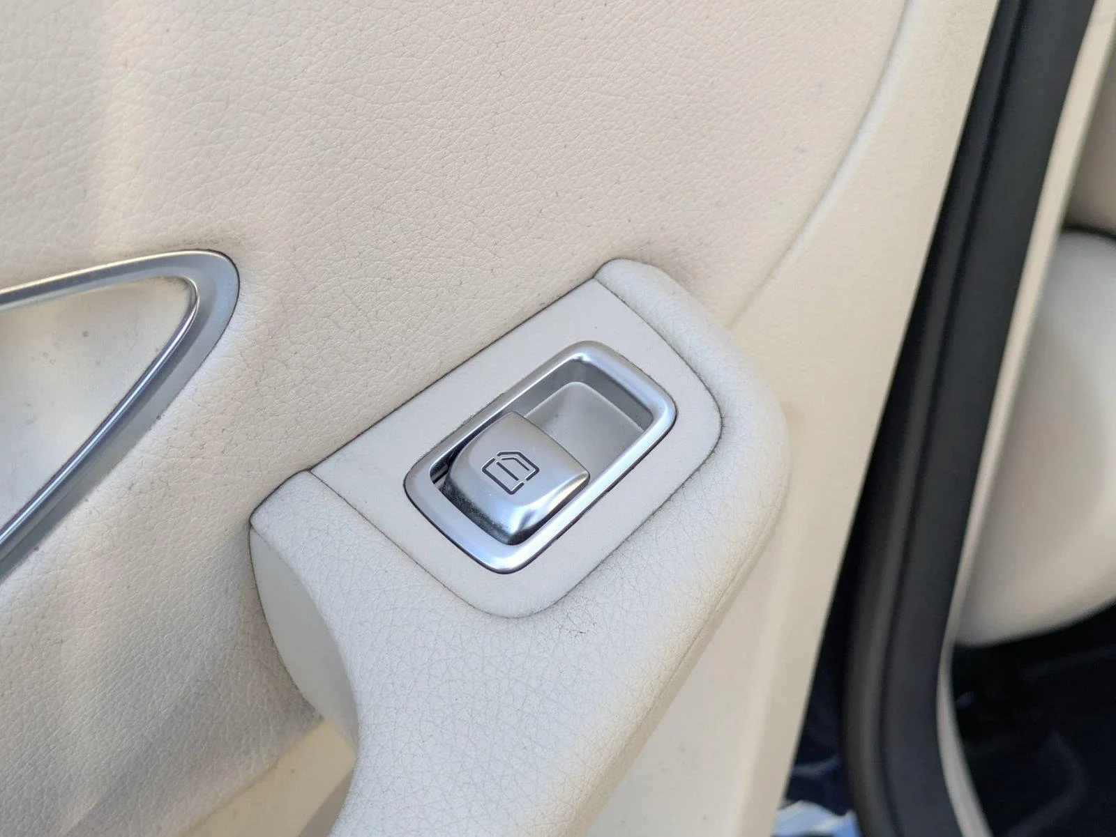 Used 2016 Lunar Blue Metallic Mercedes-Benz GLC 300 image 27
