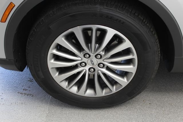 Used 2018 Ingot Silver Lincoln Select image 5