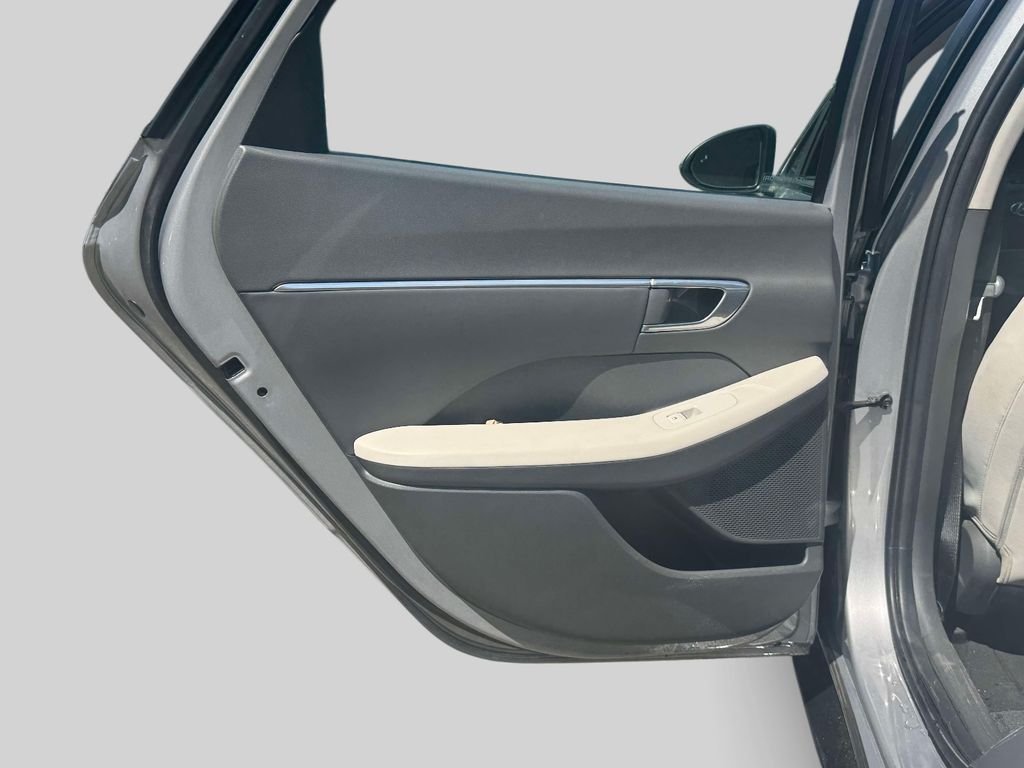 Used 2023 Silver Hyundai SEL image 11