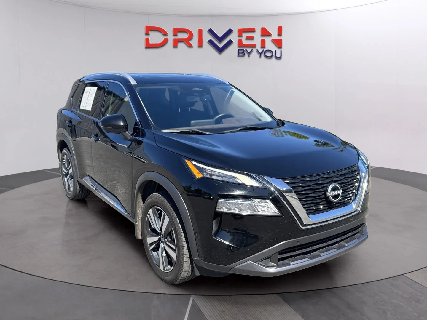 Used 2023 Super Black Nissan SL image 8