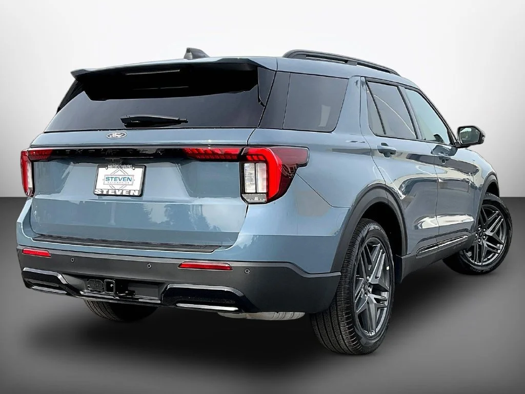 New 2027 Vapor Blue Metallic Ford ST-Line image 16