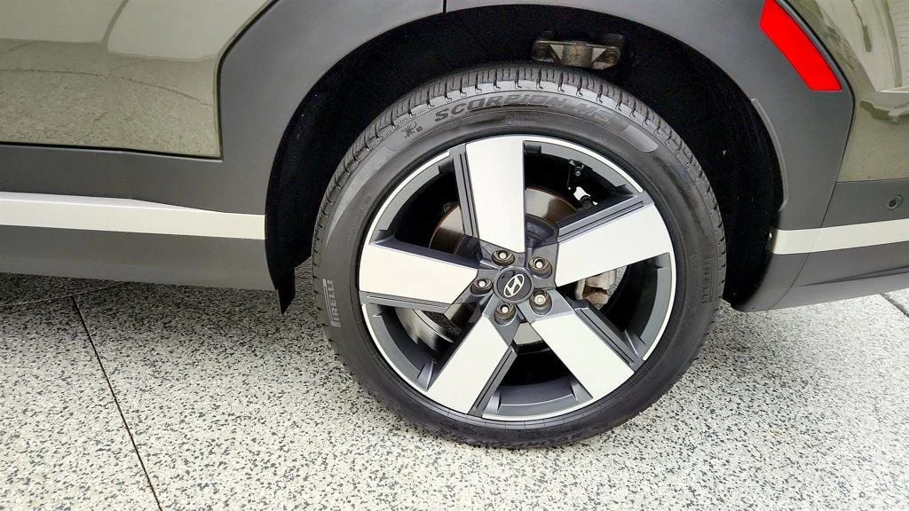 Used 2024 Rockwood Green Hyundai Limited AWD image 9
