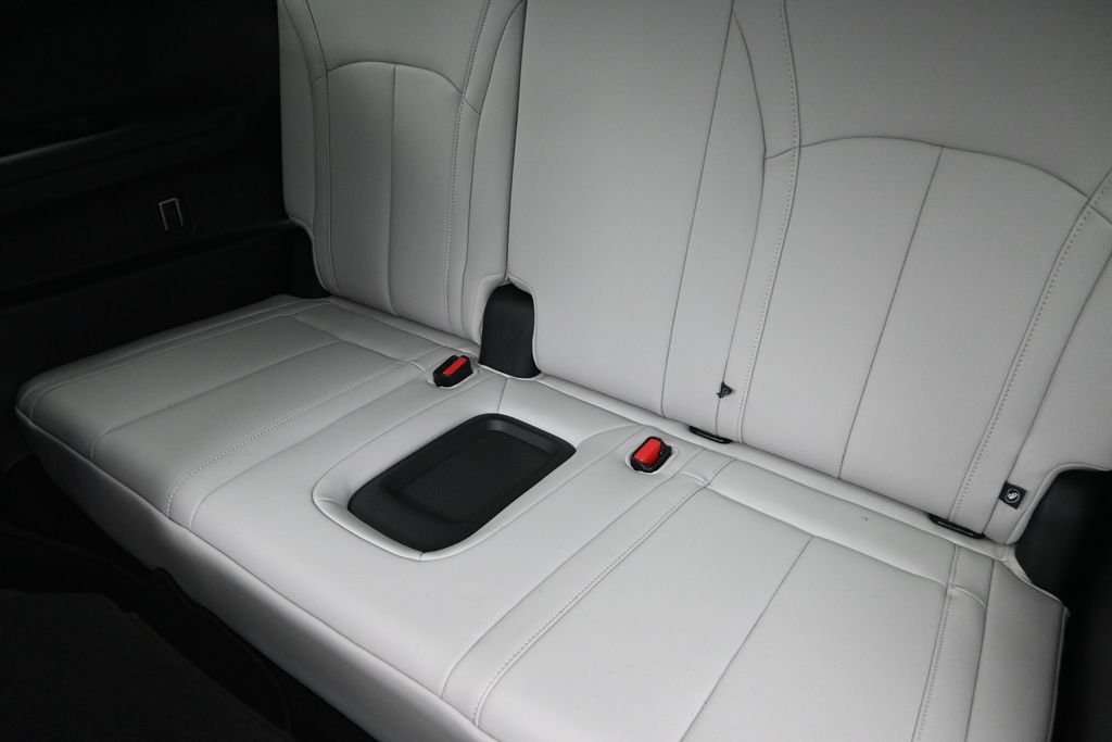New 2027 MINERAL BLACK INFINITI Luxe FWD image 17