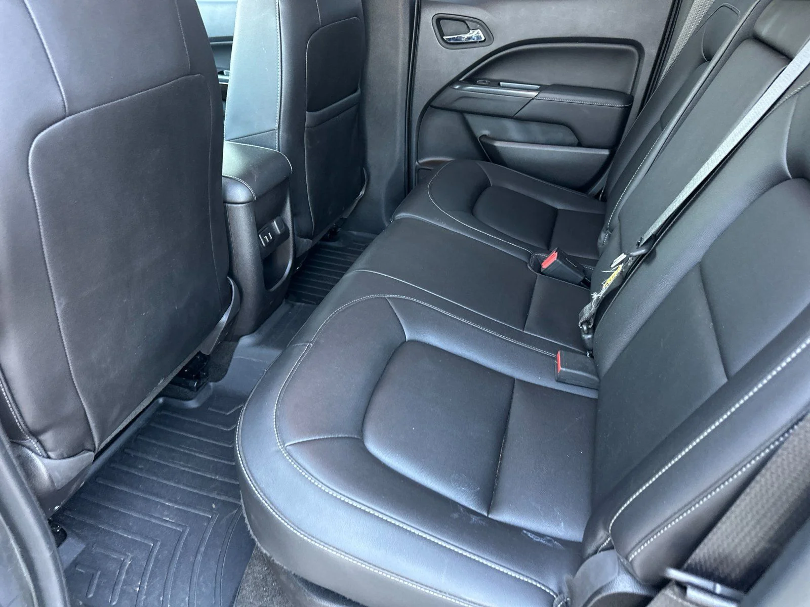 Used 2016 Cyber Gray Metallic GMC SLT image 11