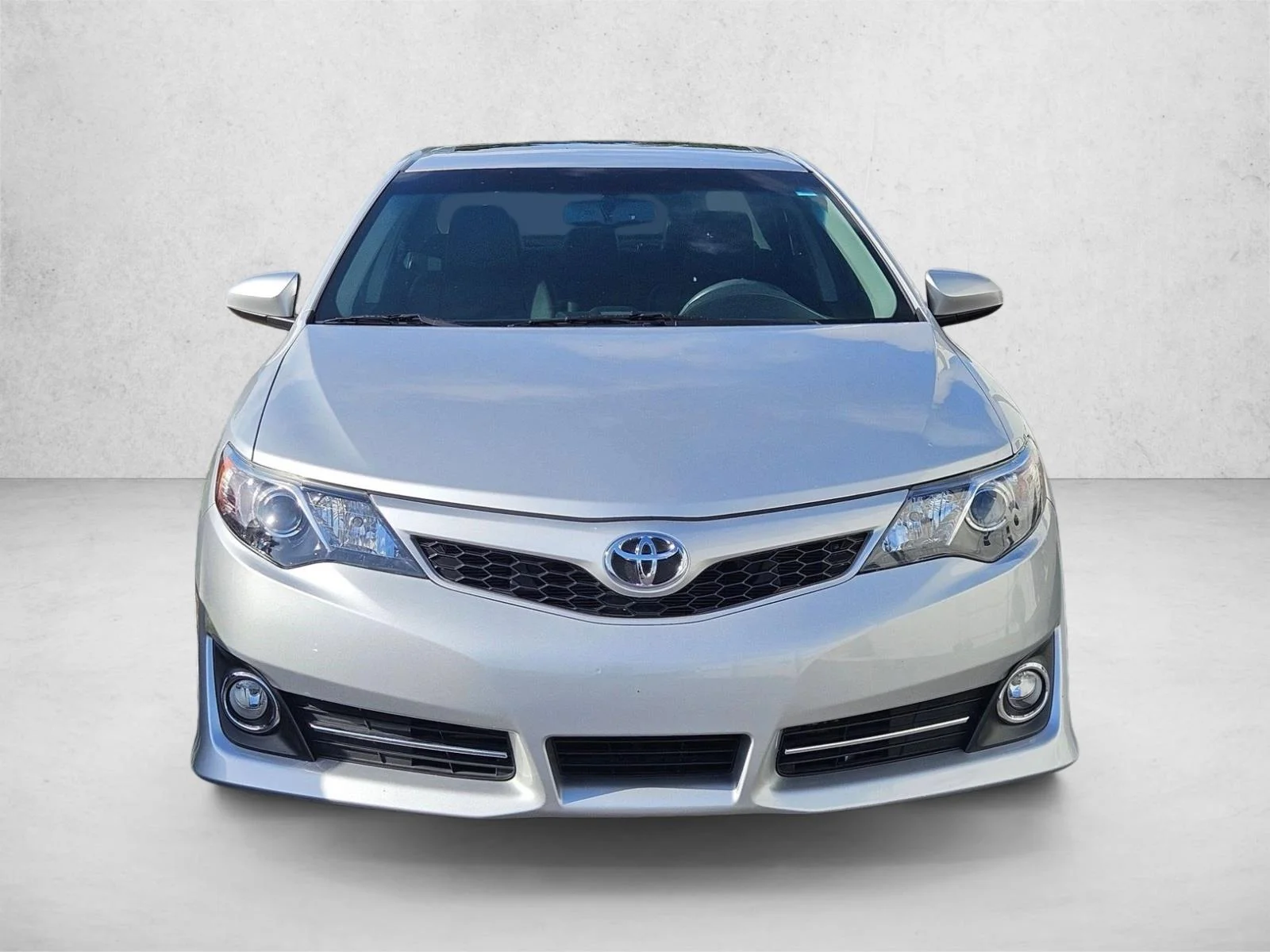 Used 2014 Classic Silver Metallic Toyota SE image 2