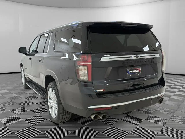 Used 2023 Gray Chevrolet High Country image 3