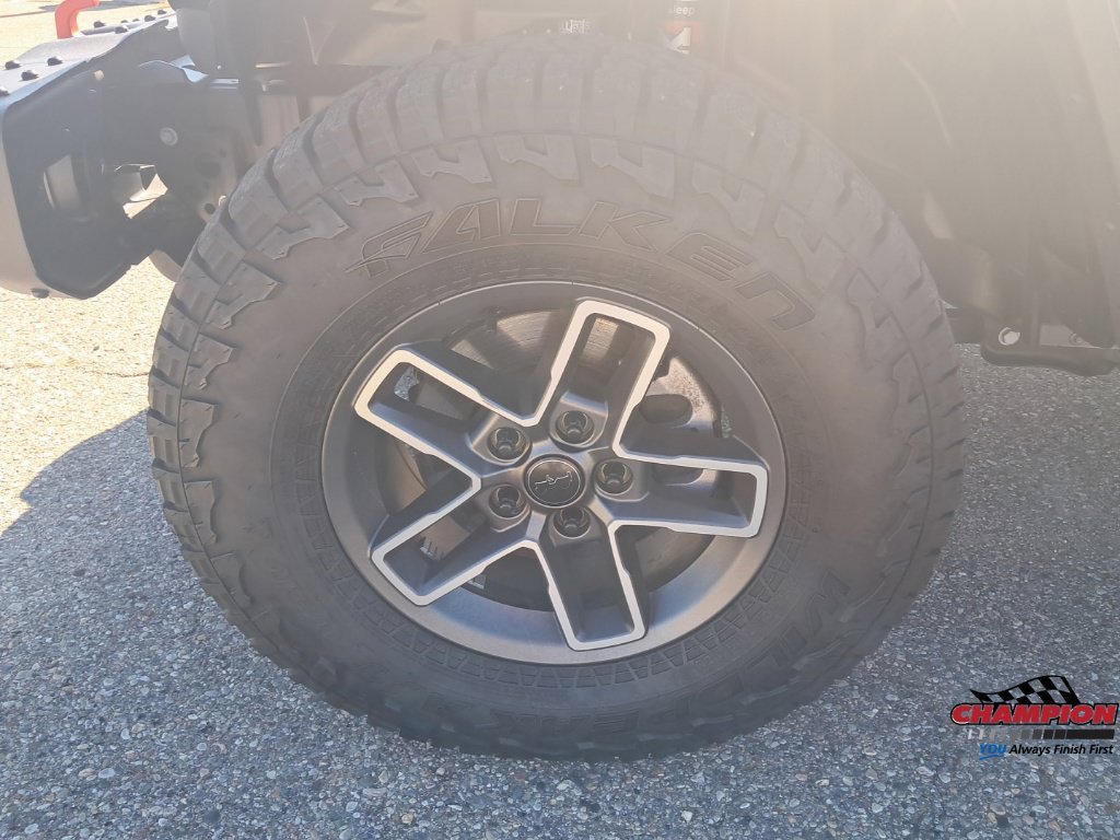Used 2025 Gray Jeep Mojave image 19