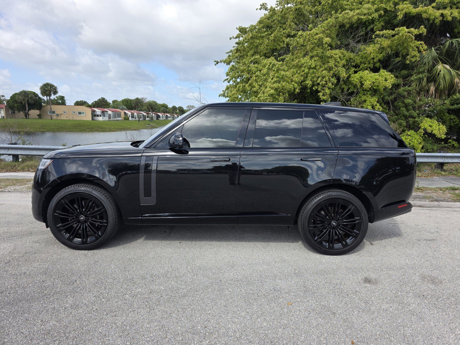 Certified Used 2023 Santorini Black Metallic Land Rover SE image 7