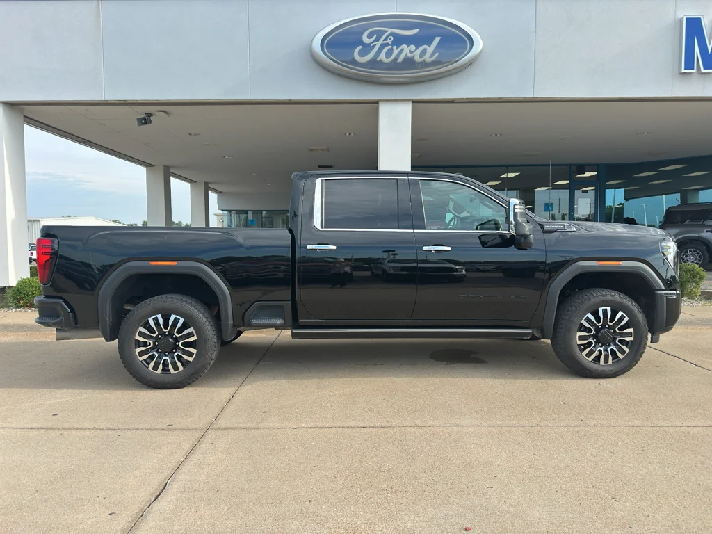 Used 2026 Onyx Black GMC Denali Ultimate image 9