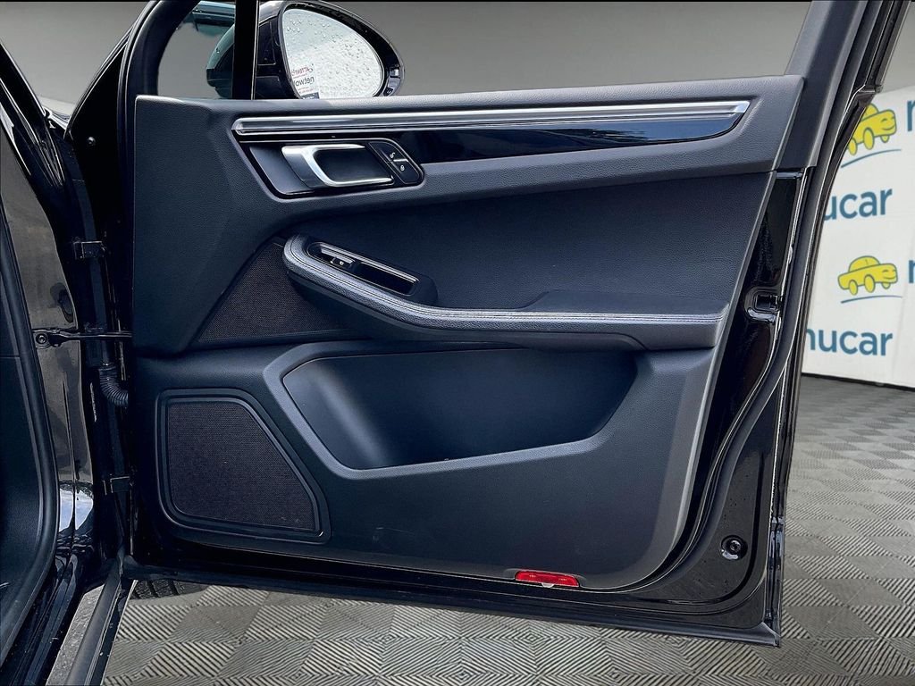 Used 2018 Black Porsche Base image 26