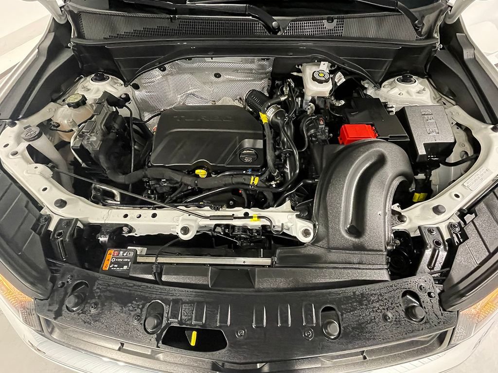 Used 2025 White Chevrolet LS image 35