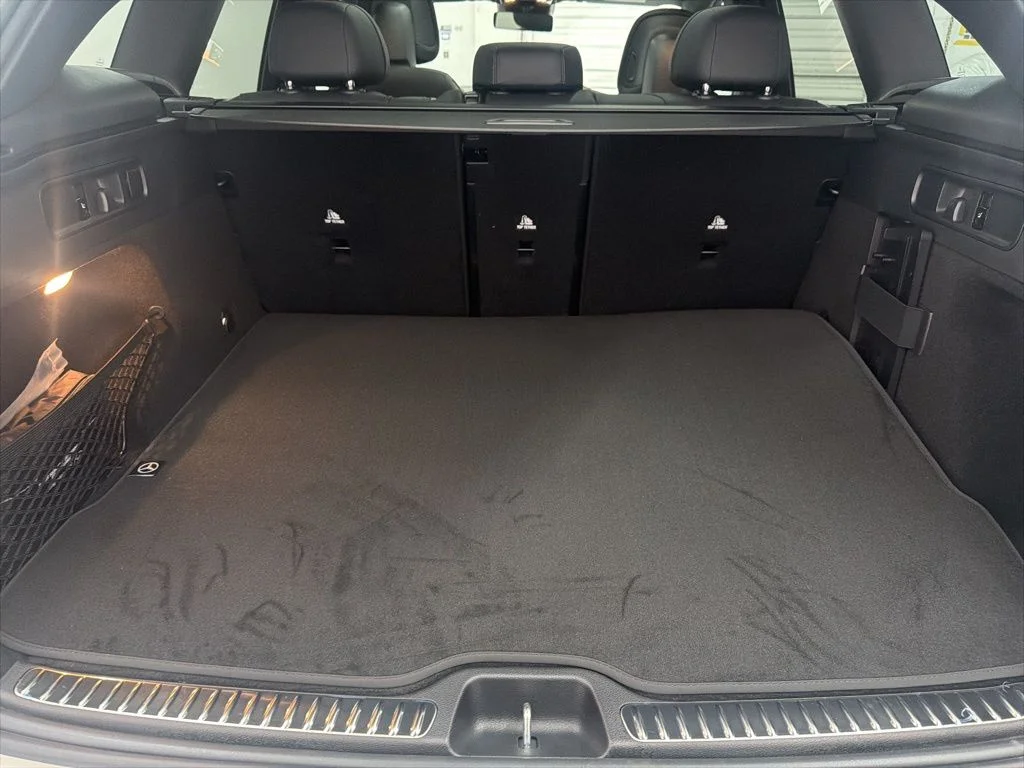 Used 2026 White Mercedes-Benz GLC 300 image 23
