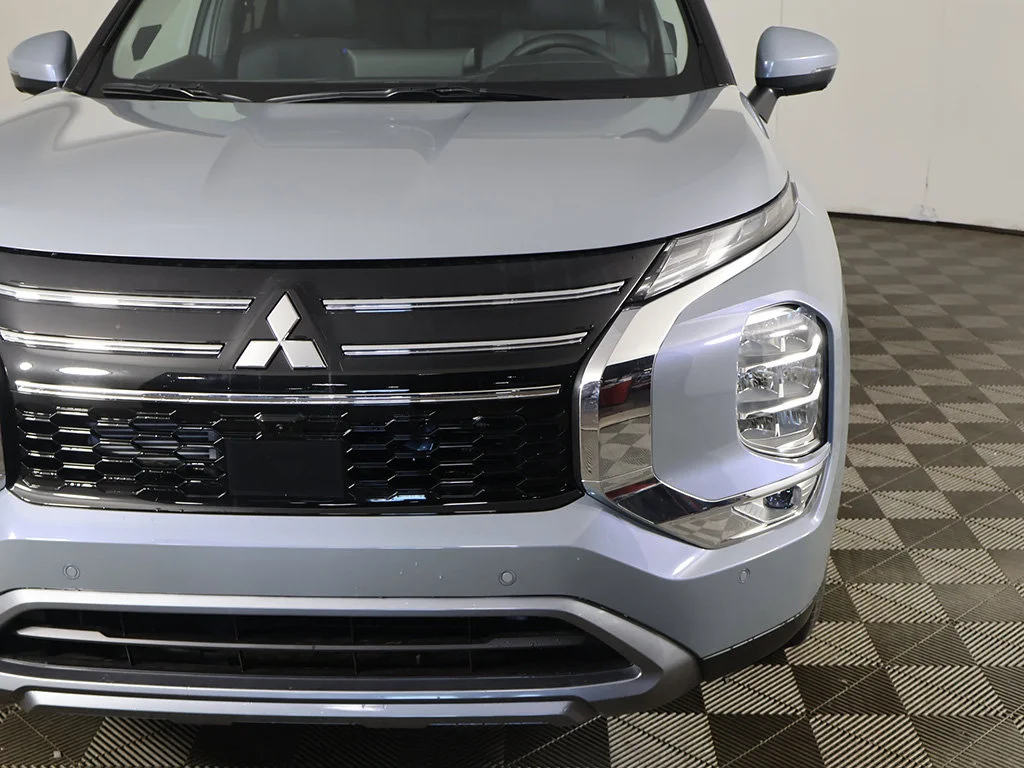 New 2026 Gray Mitsubishi SE image 16