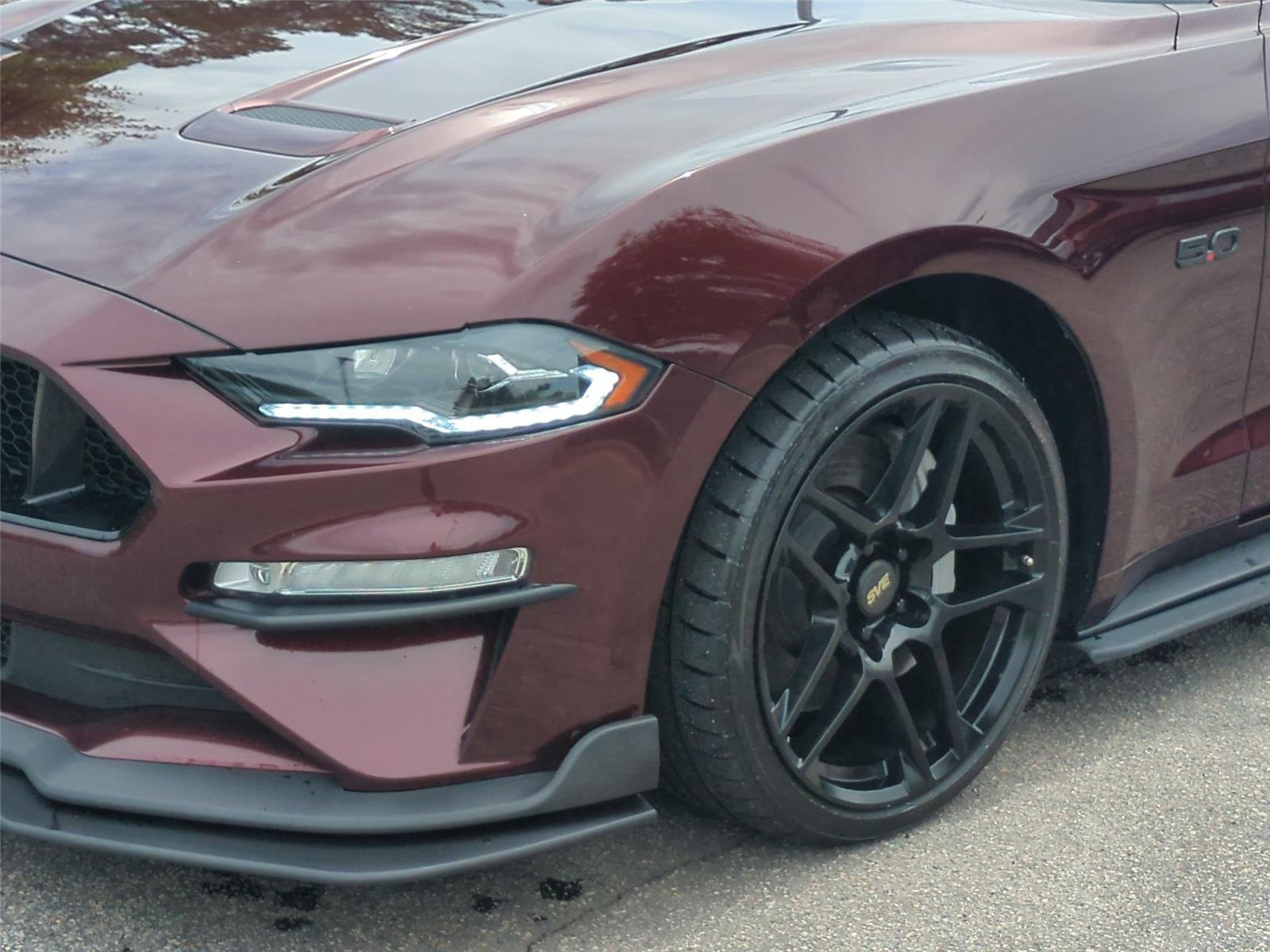 Used 2018 Royal Crimson Metallic Tinted Clearcoat FORD GT image 9