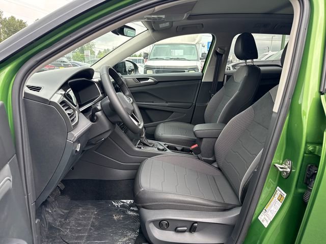 New 2026 Bright Moss Green/Blk Rf Volkswagen SE Black image 16