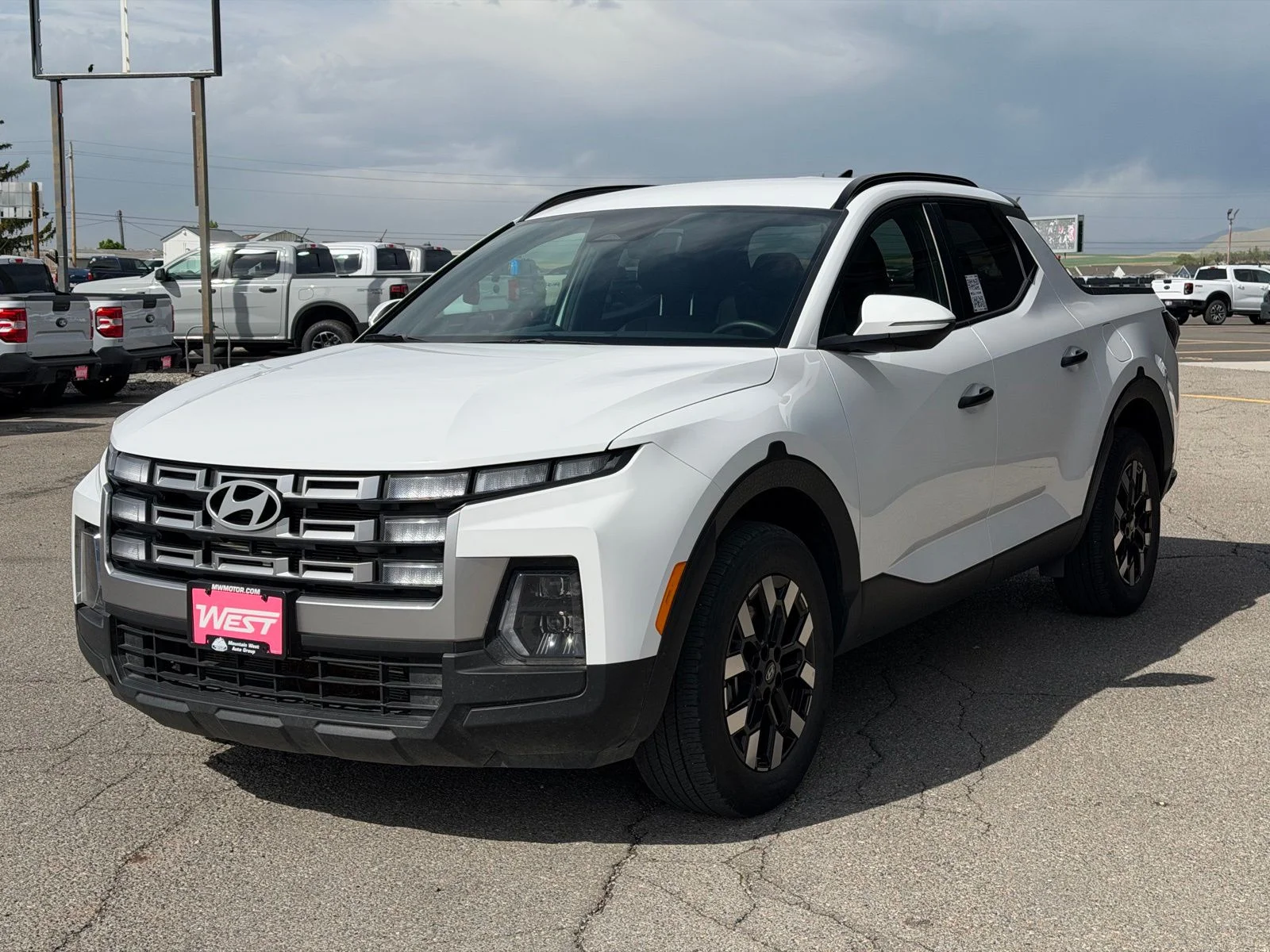 Used 2025 White Hyundai SEL image 10