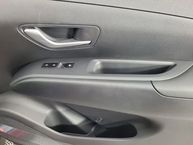Used 2025 Red Hyundai SEL Convenience image 24