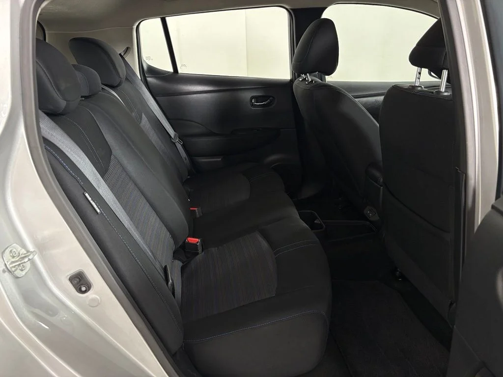 Used 2025 Silver Nissan S image 38