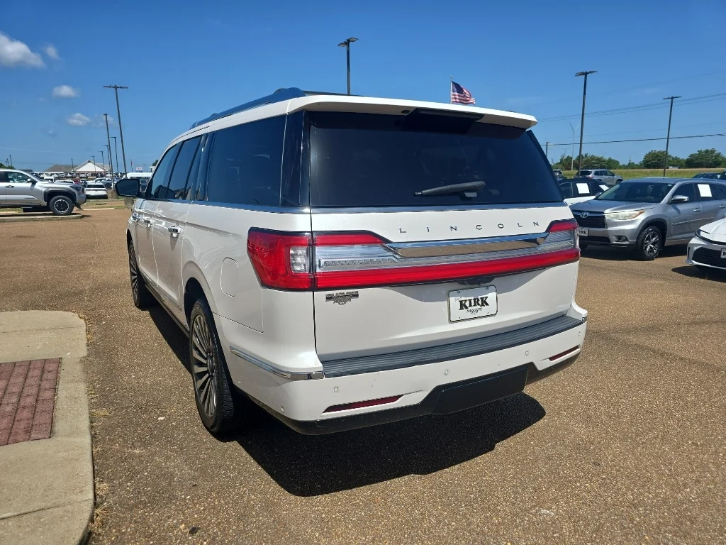 Used 2019 White Platinum Metallic Tri-Coat Lincoln Reserve image 3
