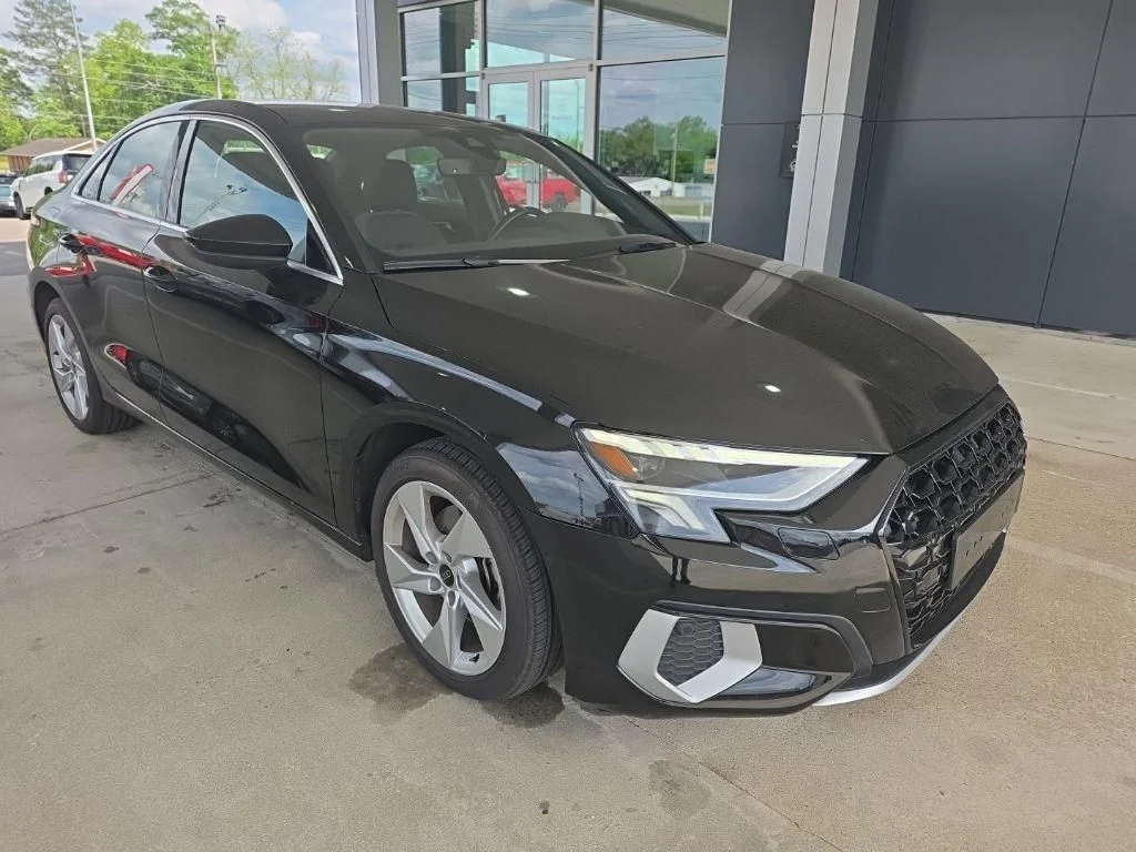 Used 2024  Audi 40 Premium image 6