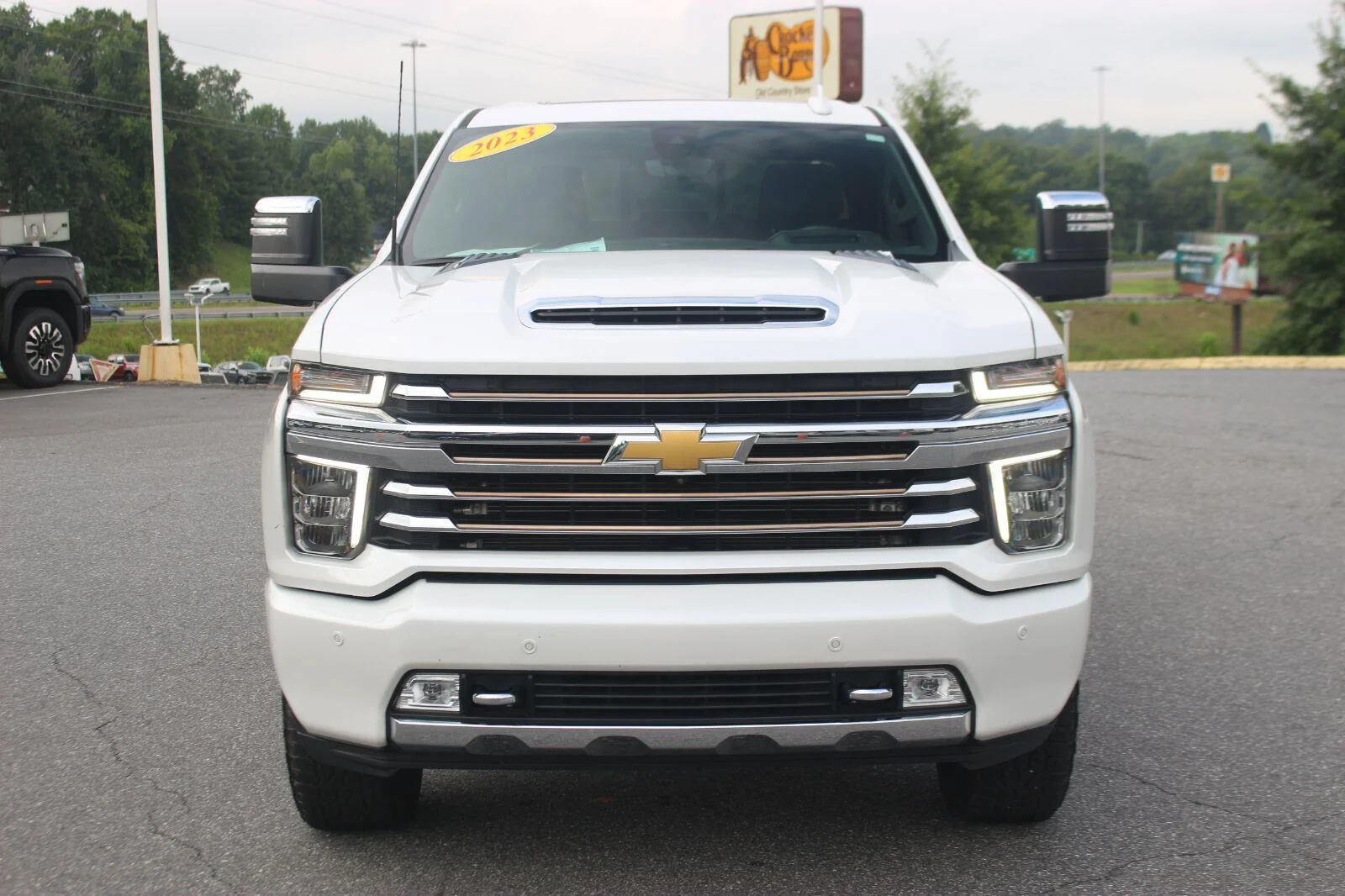 Used 2023 IRIDESCENT PEARL TRICOAT Chevrolet High Country image 2