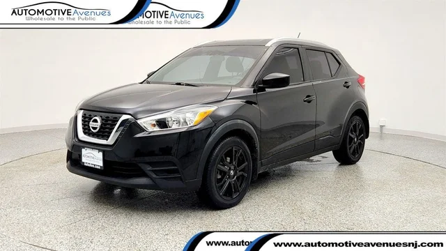 2019 Nissan Kicks SV with Upgraded 17'' Black Alloy Wheels