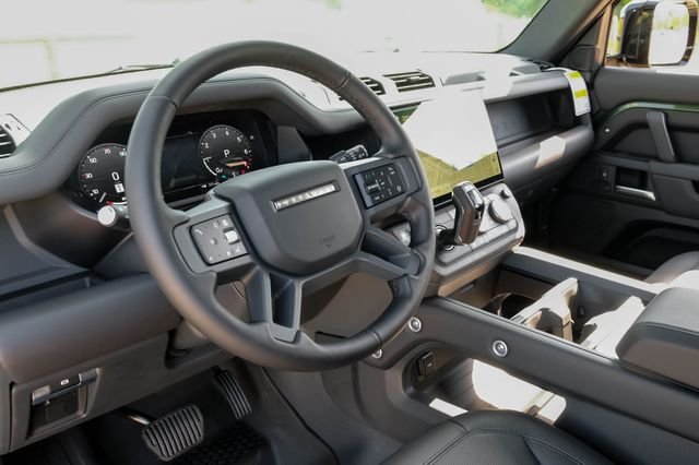 New 2026 Woolstone Green Metallic Land Rover X-Dynamic SE image 2