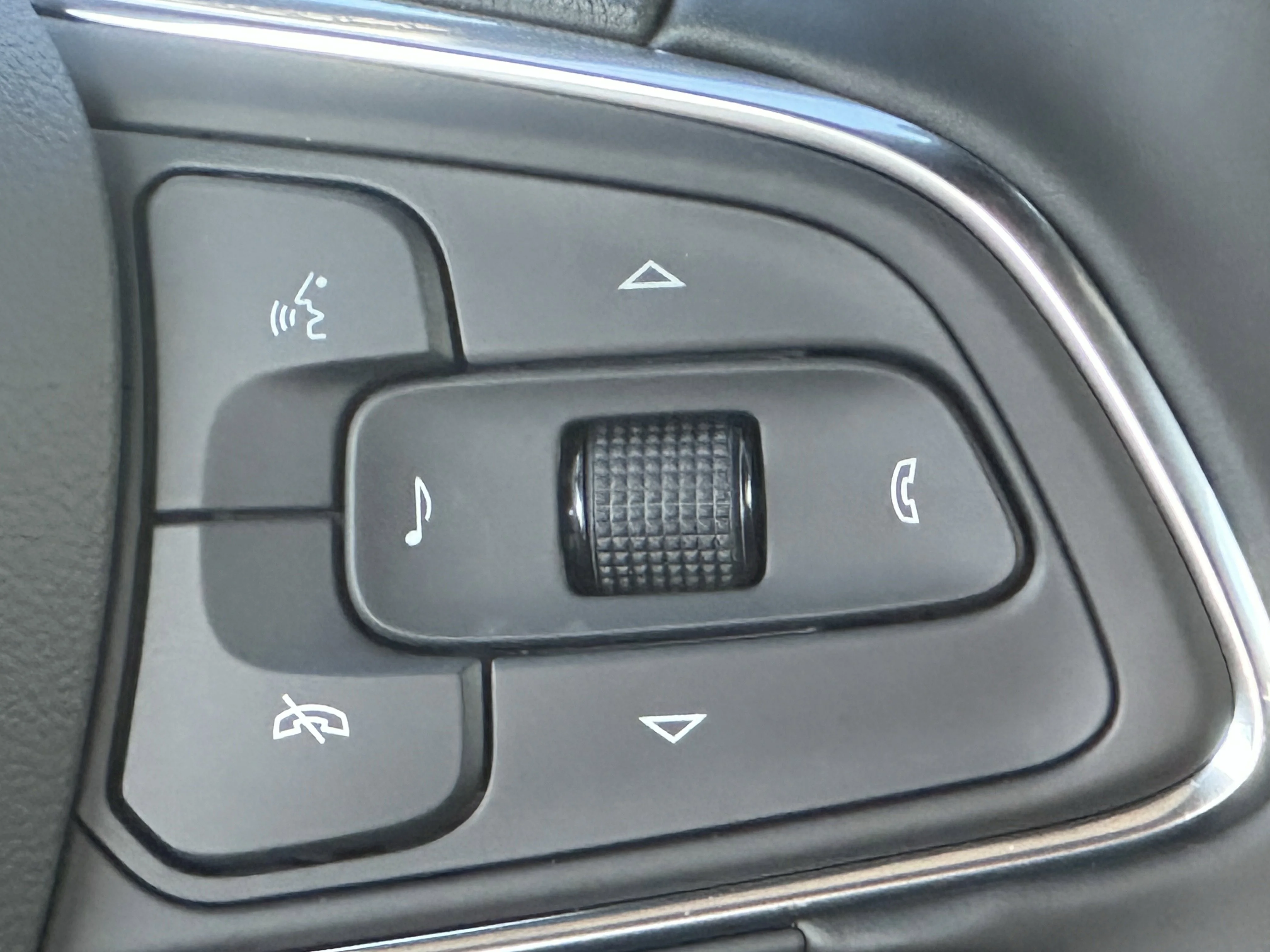 New 2026 White Frost Tricoat Buick Avenir image 13