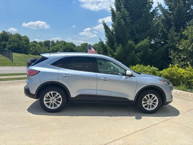 Used 2022 Blue Ford SE image 6