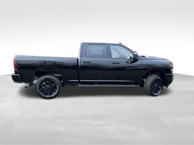 New 2026 Diamond Black Crystal Pearl-Coat Exterior Paint RAM Tradesman image 9