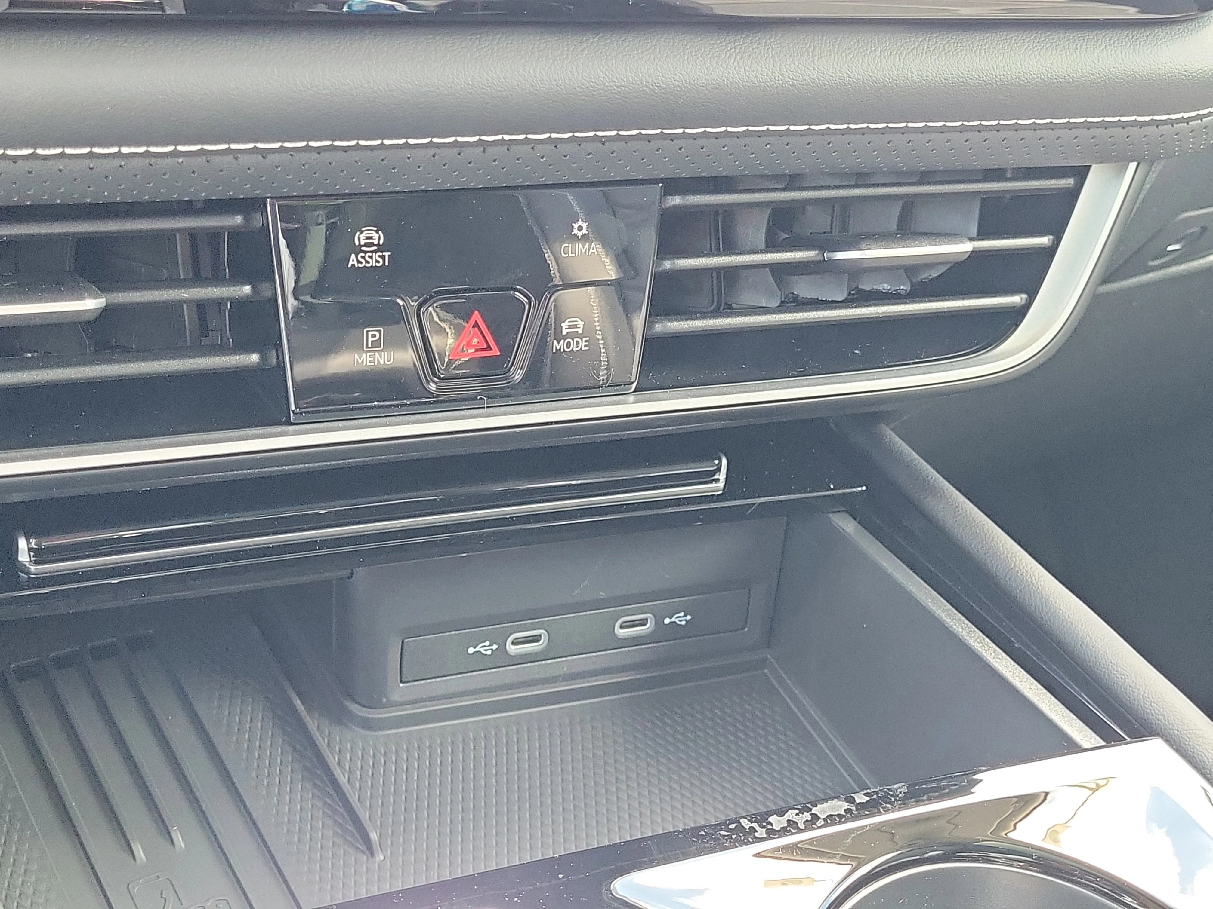 New 2026 White Volkswagen SE w/Technology image 24
