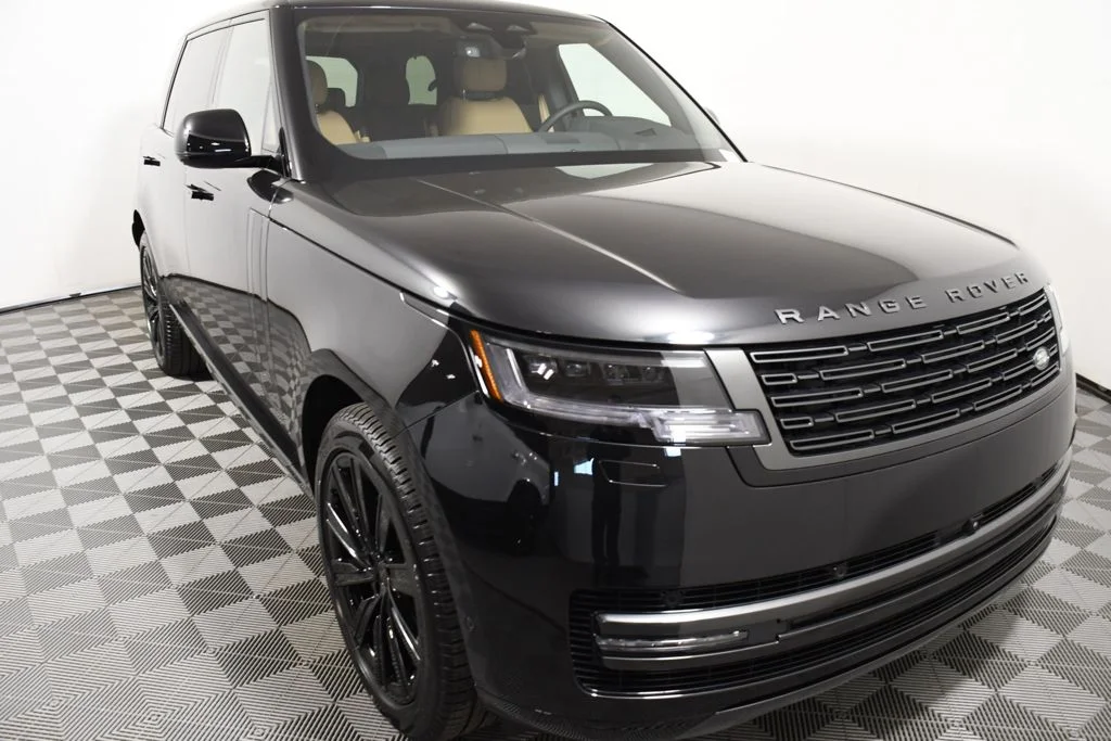 New 2026 Santorini Blk Land Rover SE image 9