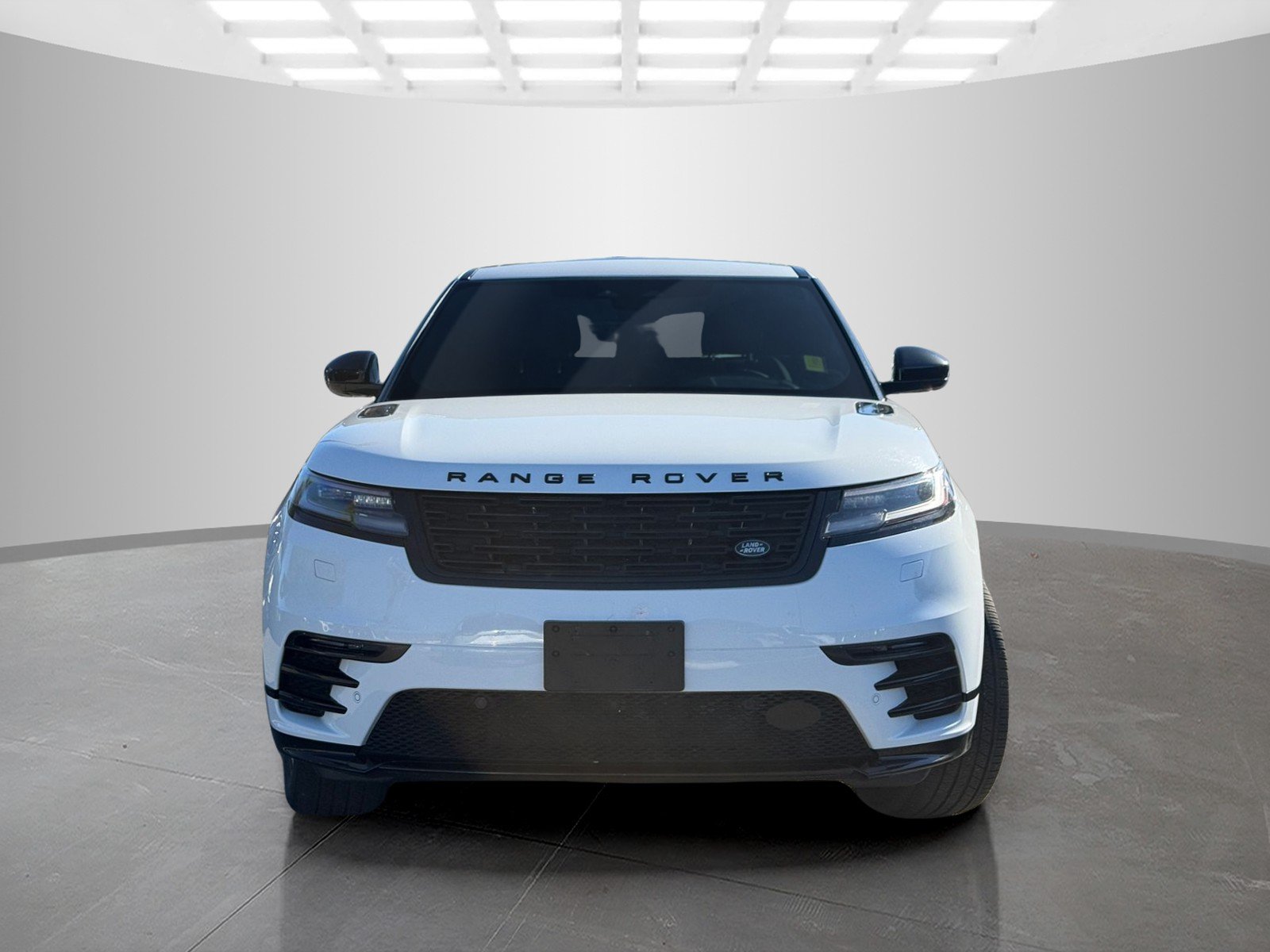 Used 2025 Fuji White Land Rover Dynamic SE image 2