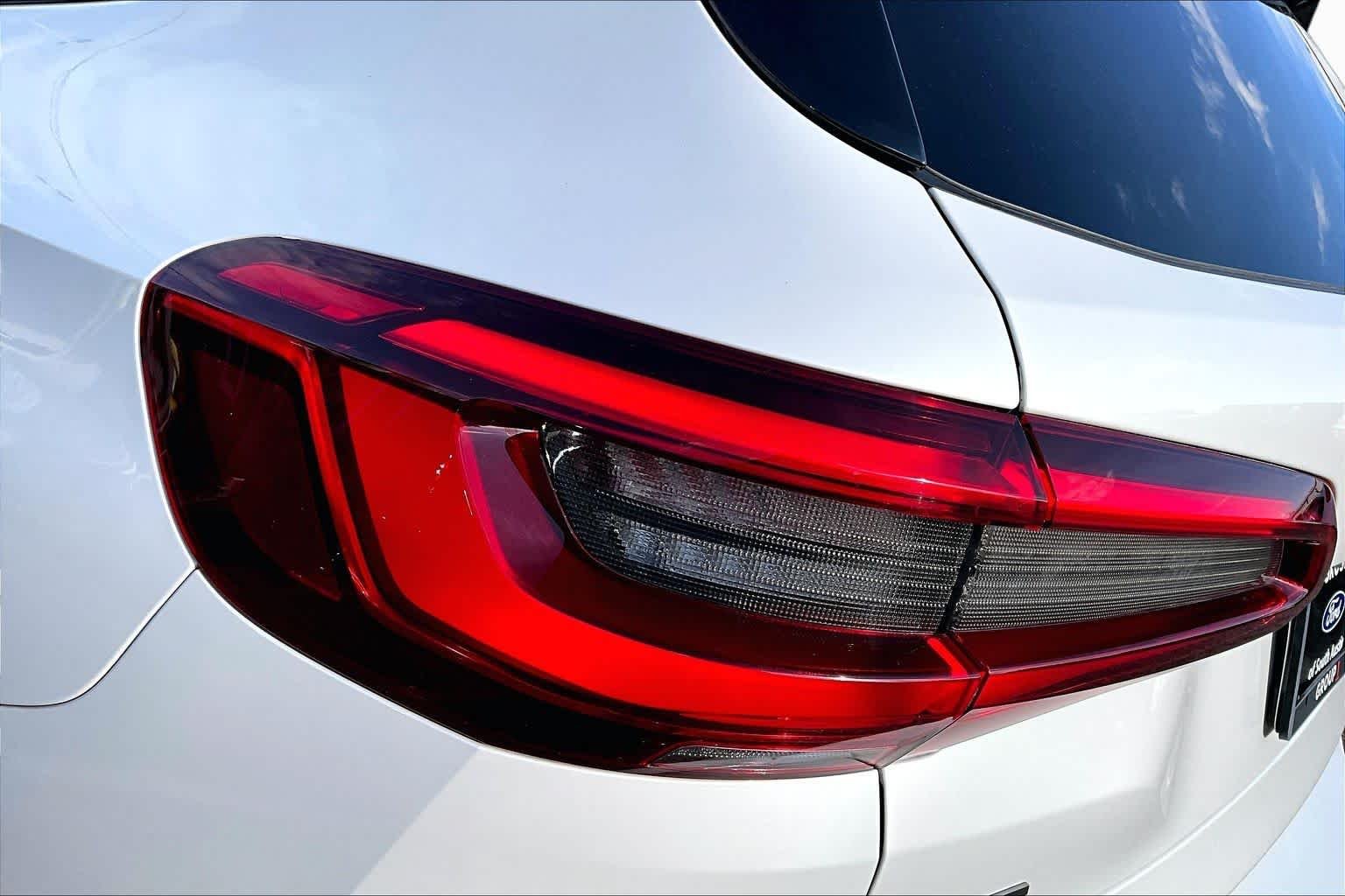 Used 2020 Mineral White Metallic BMW M50i image 28